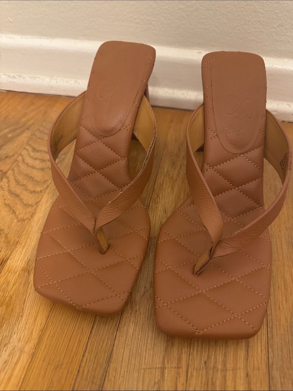 Jessica Simpson size 8 Leather Women’s Tan Quilted Square-Toe Thong Sandals